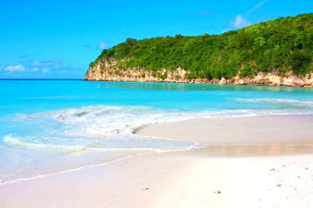 White sand beach and turquoise water in Antigua